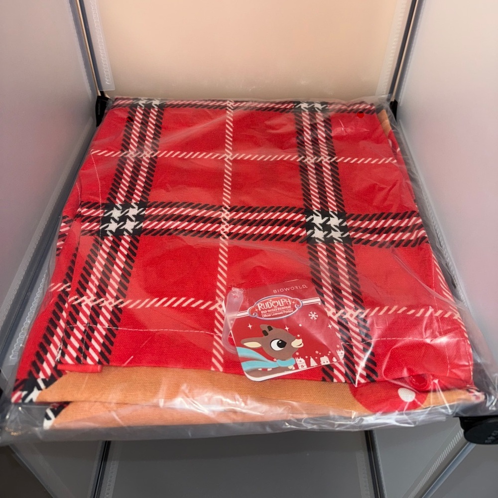 Rudolph The Red Nosed Reindeer Kitchen Christmas Cooking Apron NWT - Picture 3 of 4
